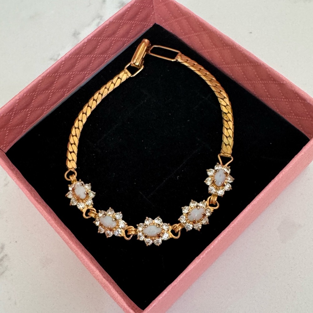 Women’s Jewelry/Bracelet. Gold Tone Faux Opal snd Rhinestone Floral Bracelet.
